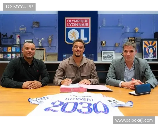 里昂签下鲁本·克鲁伊维特至2030年 转会费为300万欧元